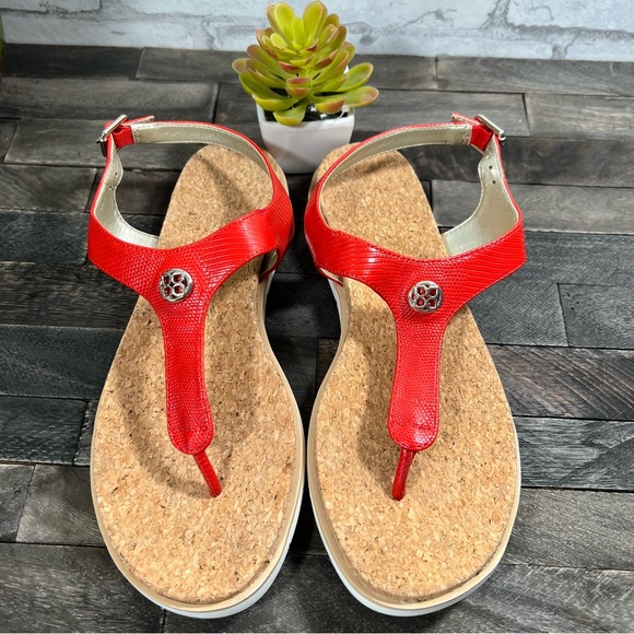 Kelly & Katie Red Leather Thong Sandals Sz 71/2 M - Picture 1 of 11